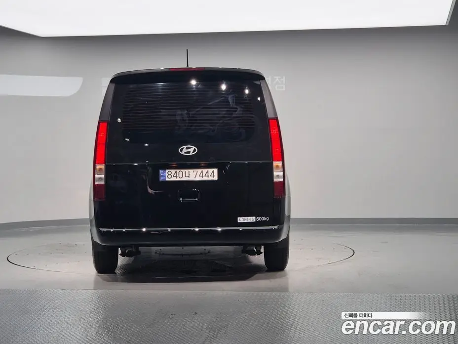 Hyundai Staria 2025 2.2 автомат (гидро), фото 6