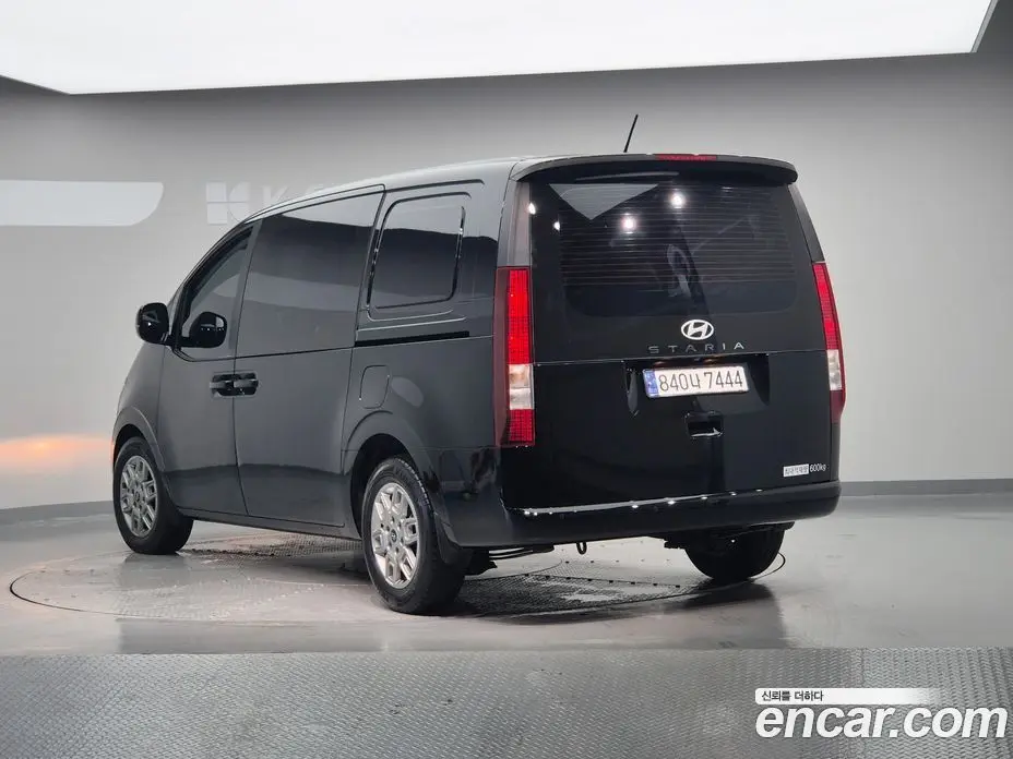Hyundai Staria 2025 2.2 автомат (гидро), фото 7