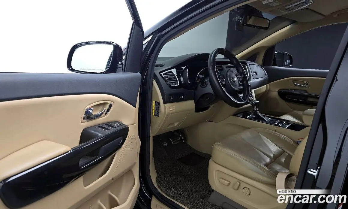 Kia Carnival 2016 2.2 автомат (гидро), фото 11 Kia Carnival 2016 2.2 автомат (гидро), фото 11