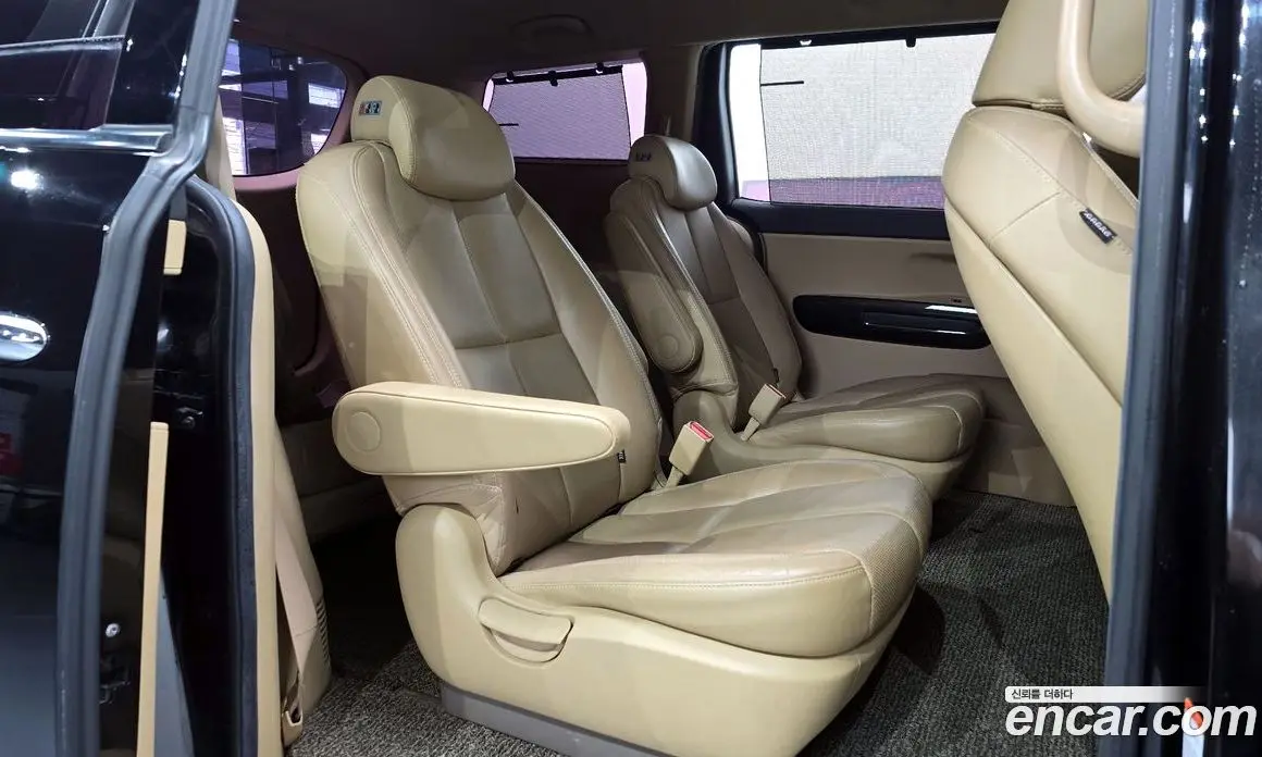 Kia Carnival 2016 2.2 автомат (гидро), фото 12 Kia Carnival 2016 2.2 автомат (гидро), фото 12