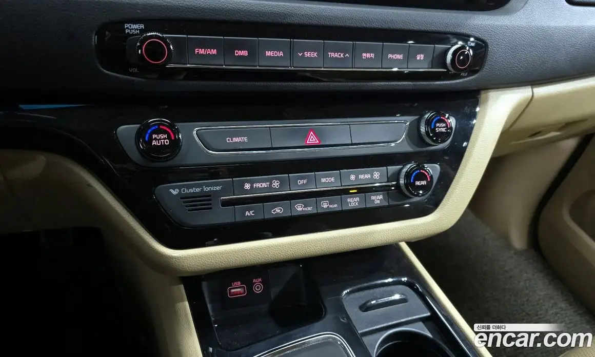 Kia Carnival 2016 2.2 автомат (гидро), фото 16 Kia Carnival 2016 2.2 автомат (гидро), фото 16