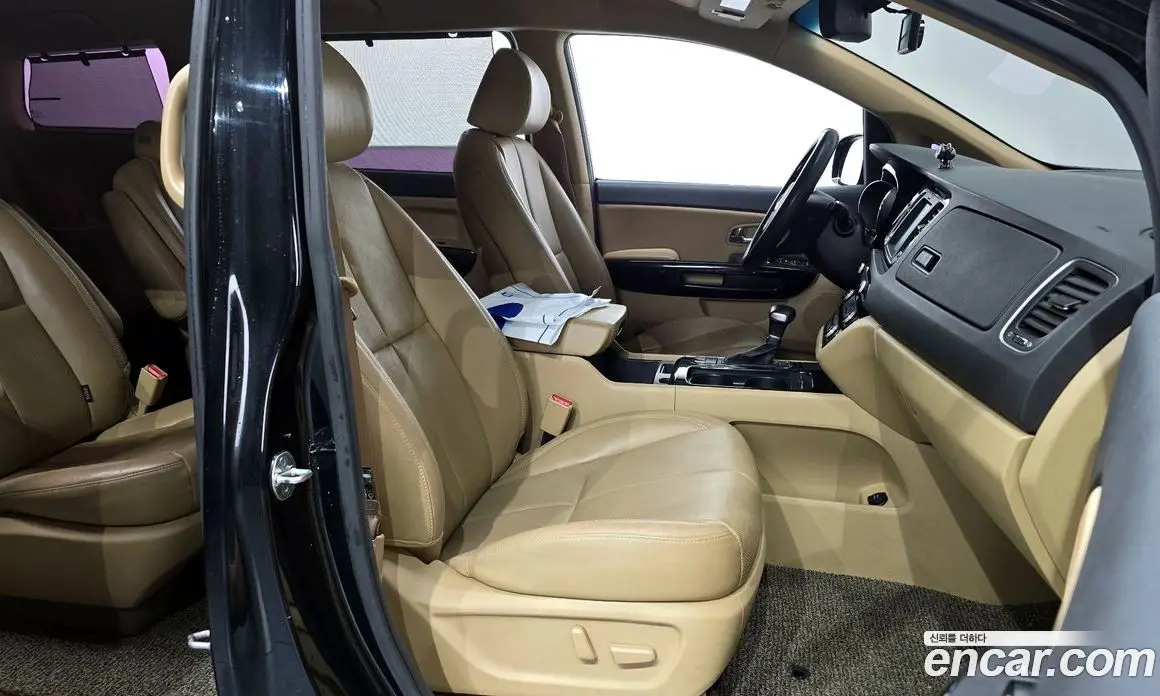 Kia Carnival 2016 2.2 автомат (гидро), фото 10 Kia Carnival 2016 2.2 автомат (гидро), фото 10