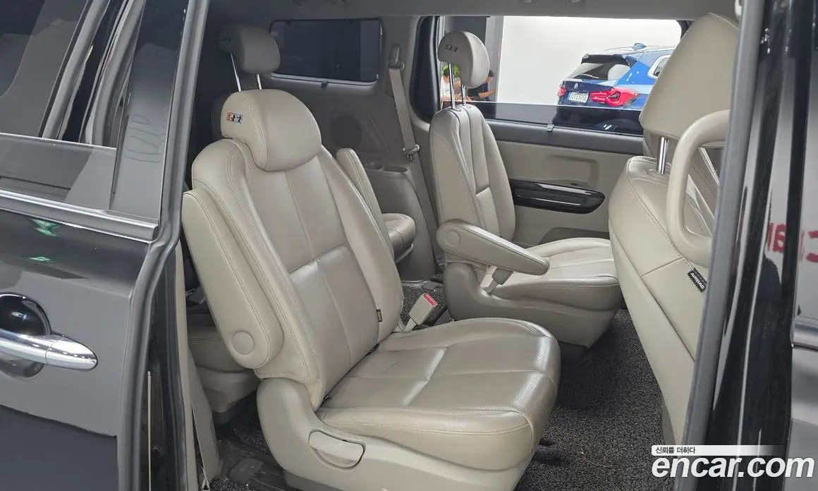Kia Carnival 2017 2.2 автомат (гидро), фото 12 Kia Carnival 2017 2.2 автомат (гидро), фото 12