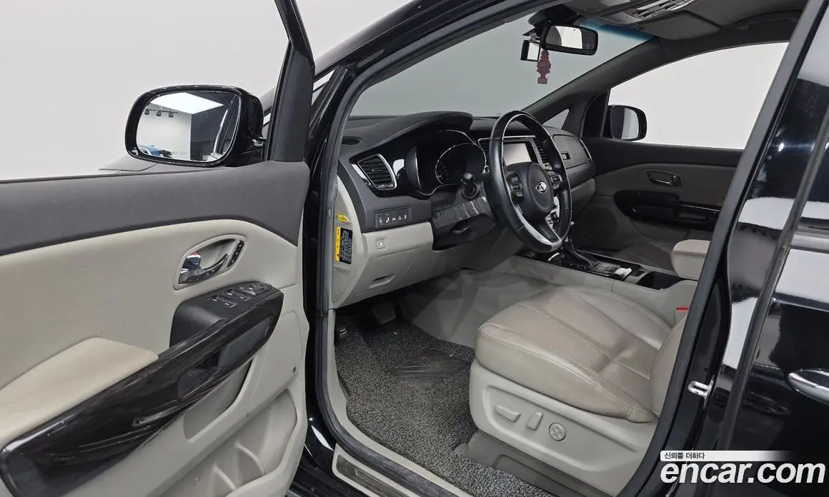 Kia Carnival 2017 2.2 автомат (гидро), фото 10 Kia Carnival 2017 2.2 автомат (гидро), фото 10