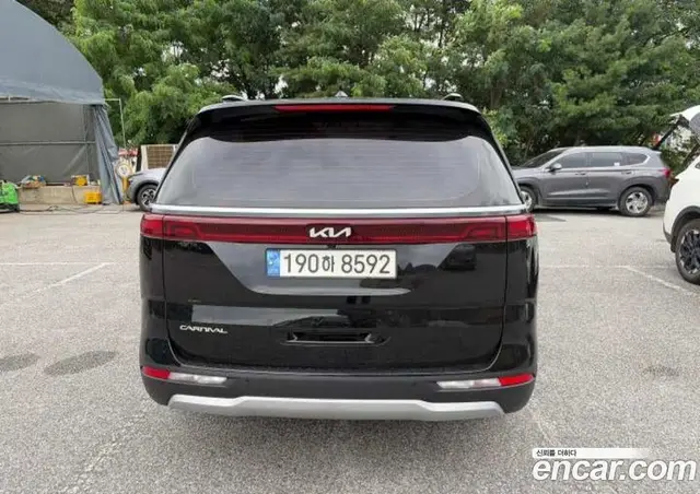 Kia Carnival 2023 2.2 автомат (гидро), миниатюра 3