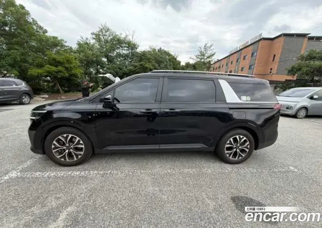 Kia Carnival 2023 2.2 автомат (гидро), миниатюра 5