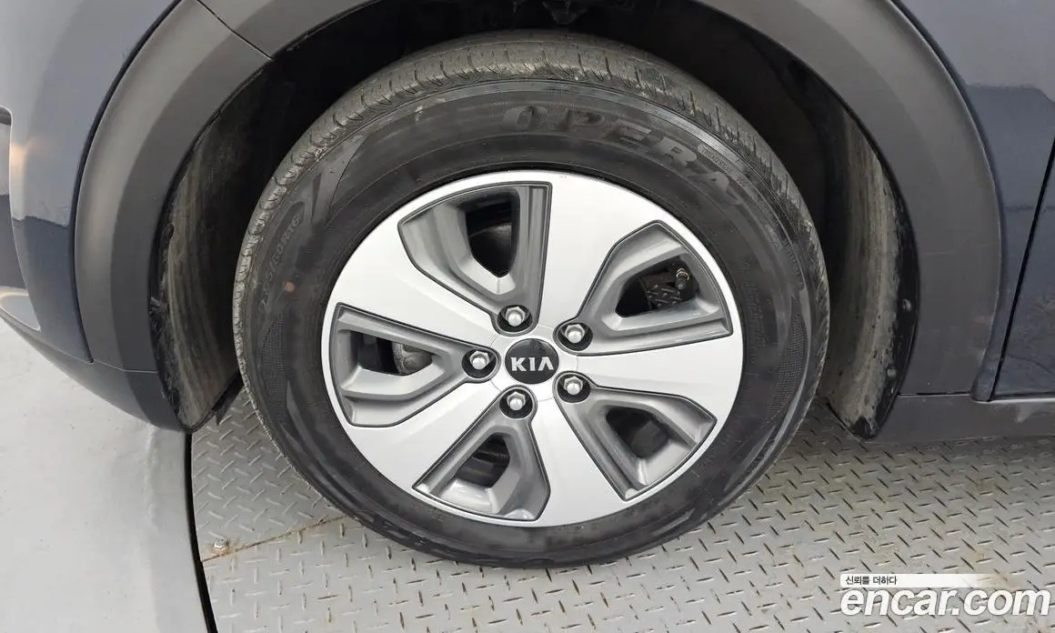 Kia Niro 2018 1.6 автомат (гидро), фото 5