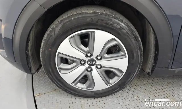 Kia Niro 2018 1.6 автомат (гидро), миниатюра 5