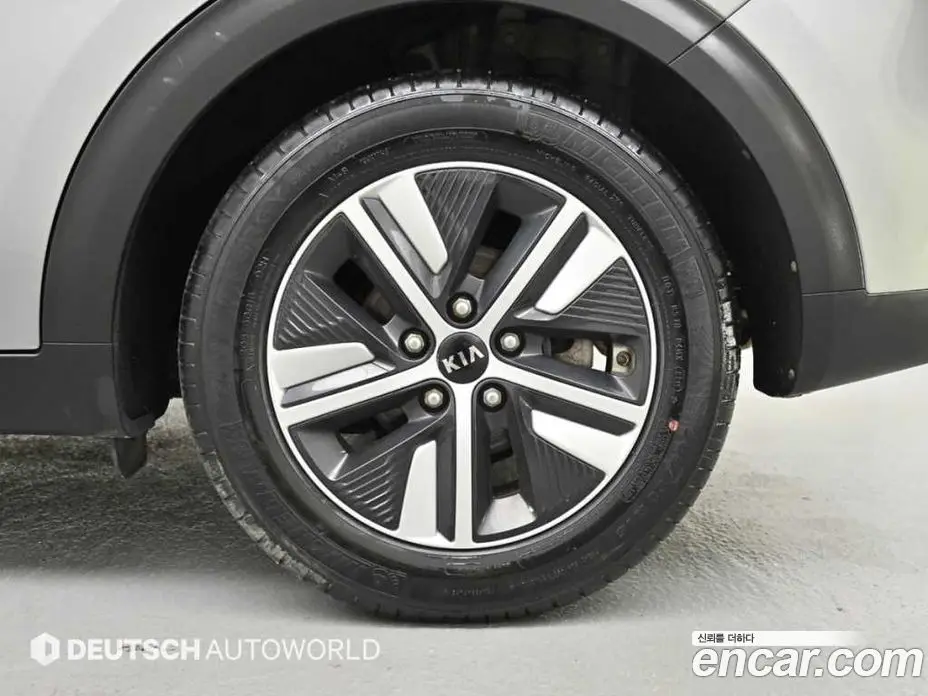 Kia Niro 2019 1.6 автомат (гидро), фото 5