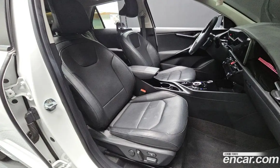 Kia Niro 2022 1.6 автомат (гидро), фото 12
