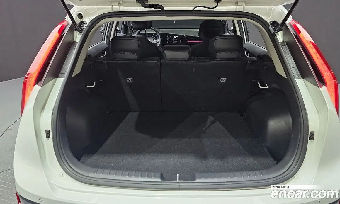 Kia Niro 2022 1.6 автомат (гидро), фото 20