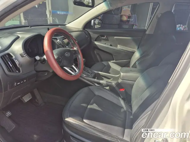 Kia Sportage 2011 2.0 автомат (гидро), миниатюра 9