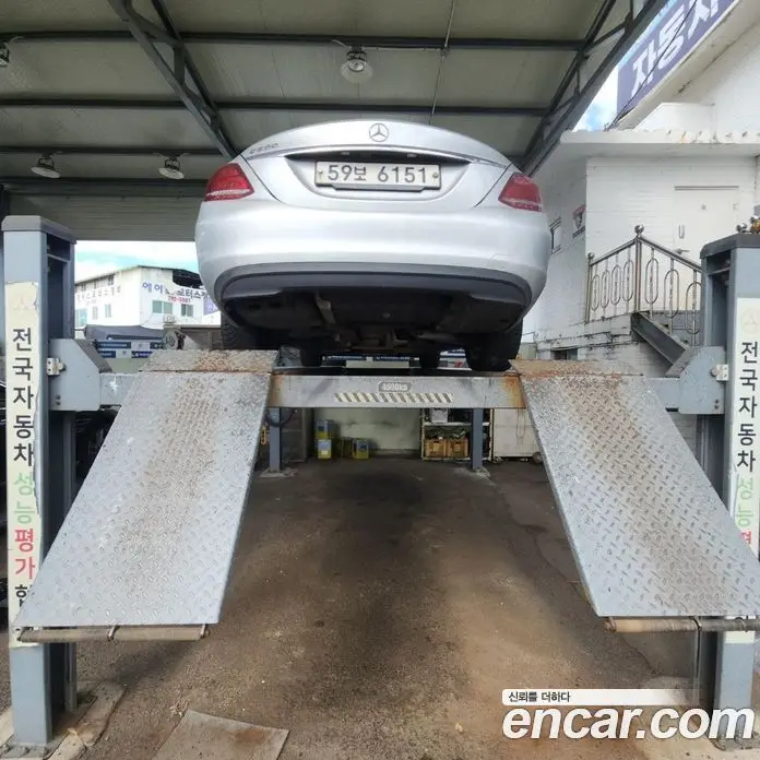 Mercedes-Benz C-Class 2017 2.0 автомат (гидро), фото 2 Mercedes-Benz C-Class 2017 2.0 автомат (гидро), фото 2