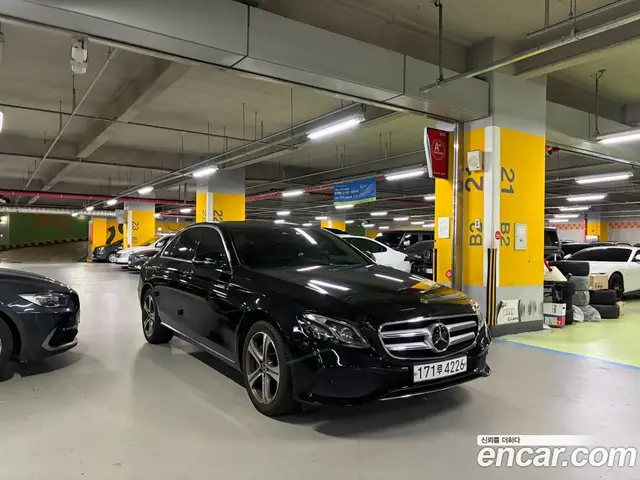 Mercedes-Benz E-Class 2020 2.0 автомат (гидро), миниатюра 2
