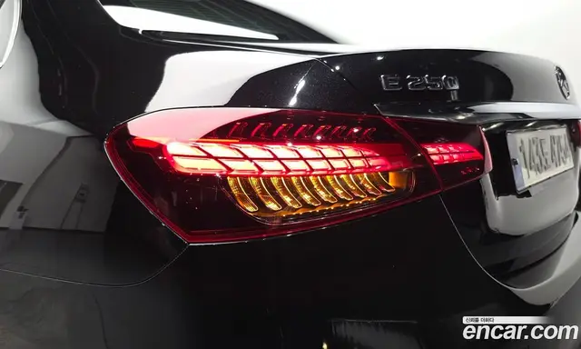Mercedes-Benz E-Class 2021 2.0 автомат (гидро), миниатюра 8