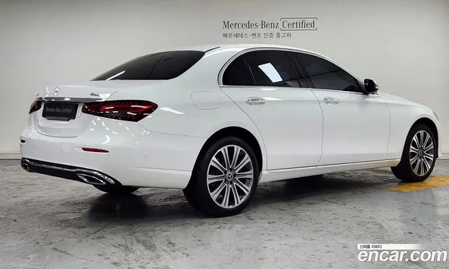 Mercedes-Benz E-Class 2023 2.0 автомат (гидро), миниатюра 2