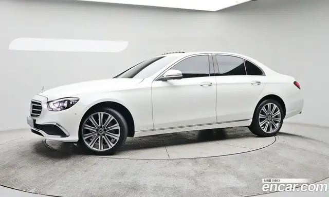Mercedes-Benz E-Class 2023 2.0 автомат (гидро), миниатюра 2