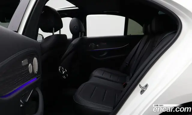 Mercedes-Benz E-Class 2023 2.0 автомат (гидро), миниатюра 11