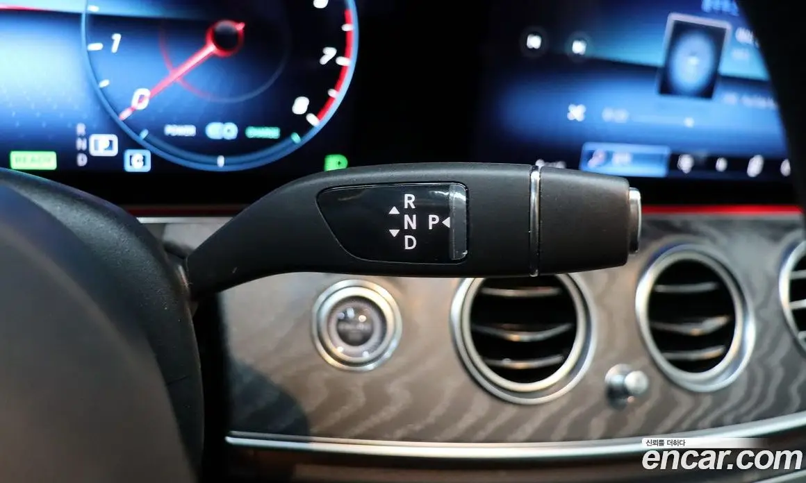 Mercedes-Benz E-Class 2023 2.0 автомат (гидро), фото 13