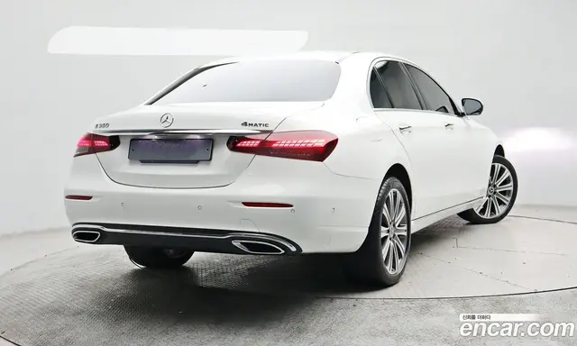 Mercedes-Benz E-Class 2023 2.0 автомат (гидро), миниатюра 3
