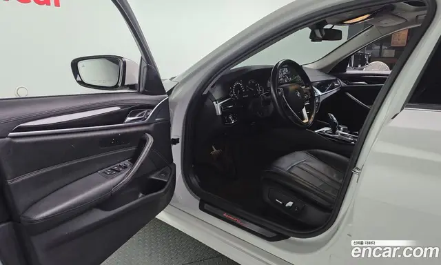 BMW 5 серия 2018 2.0 автомат (гидро), миниатюра 10