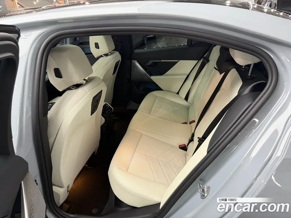BMW 5 серия 2025 2.0 автомат (гидро), фото 15