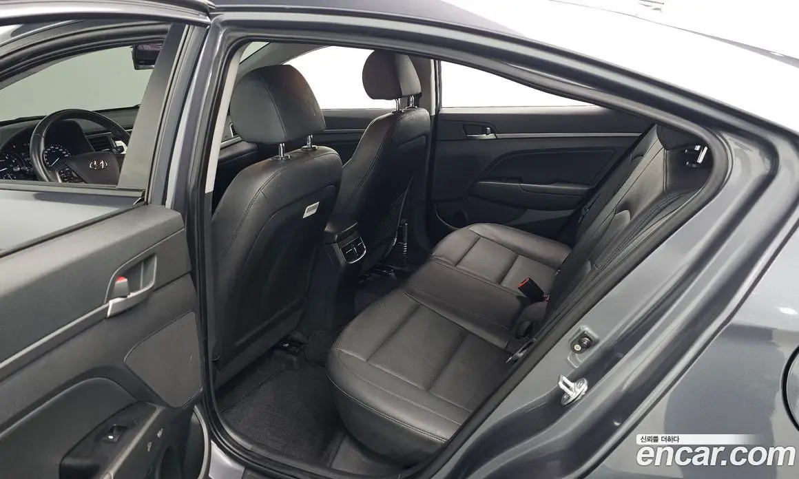 Hyundai Avante 2017 1.6 автомат (гидро), фото 12