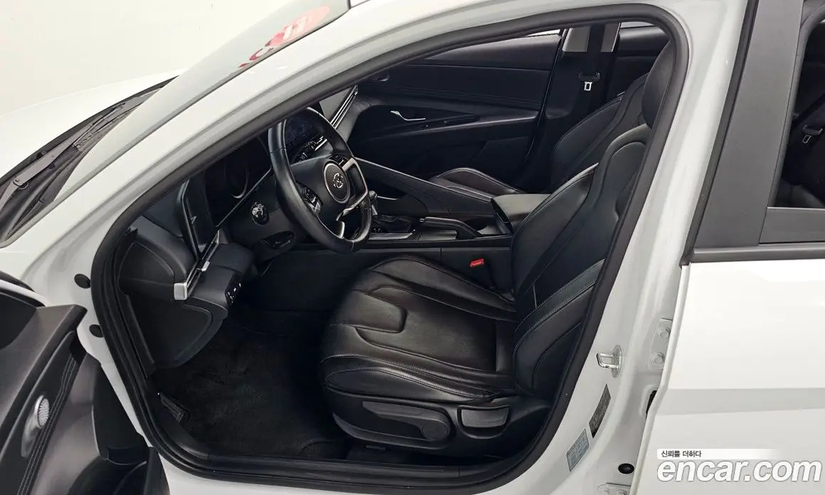 Hyundai Avante 2022 1.6 автомат (гидро), фото 13