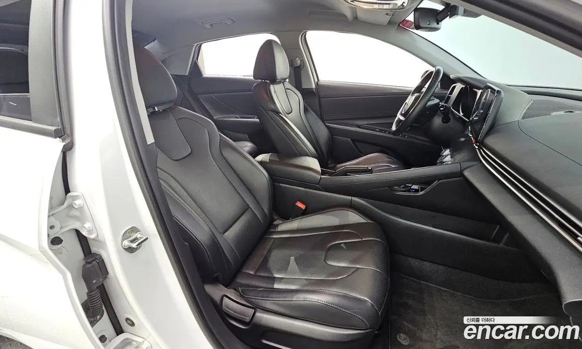 Hyundai Avante 2022 1.6 автомат (гидро), фото 16