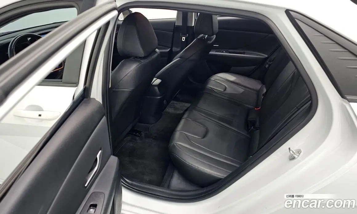 Hyundai Avante 2022 1.6 автомат (гидро), фото 17