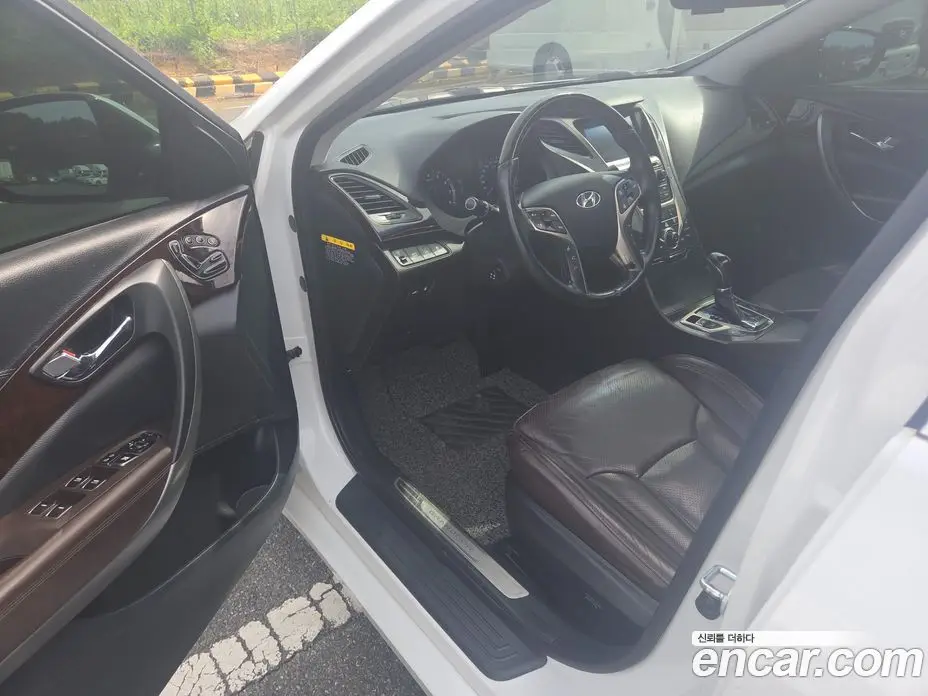 Hyundai Grandeur 2014 3.0 автомат (гидро), фото 11