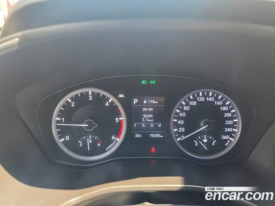 Hyundai Santa Fe 2018 2.0 автомат (гидро), фото 13