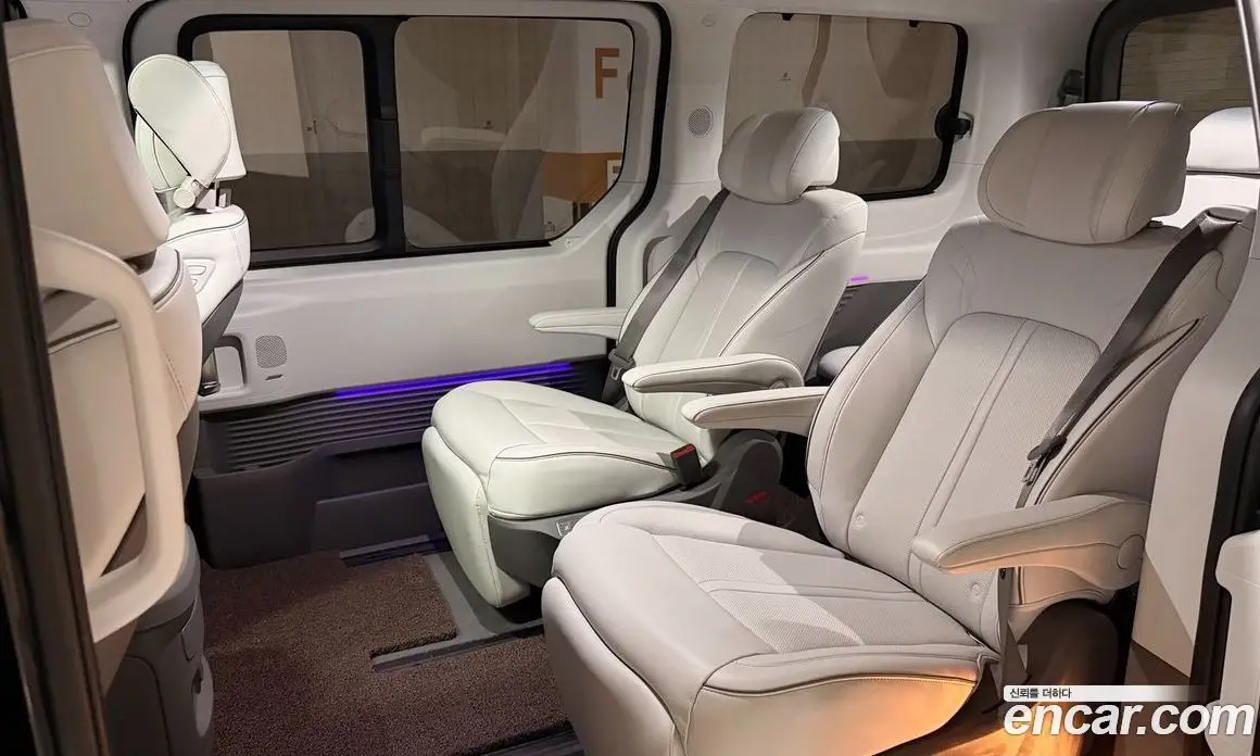Hyundai Staria 2024 1.6 автомат (гидро), фото 13