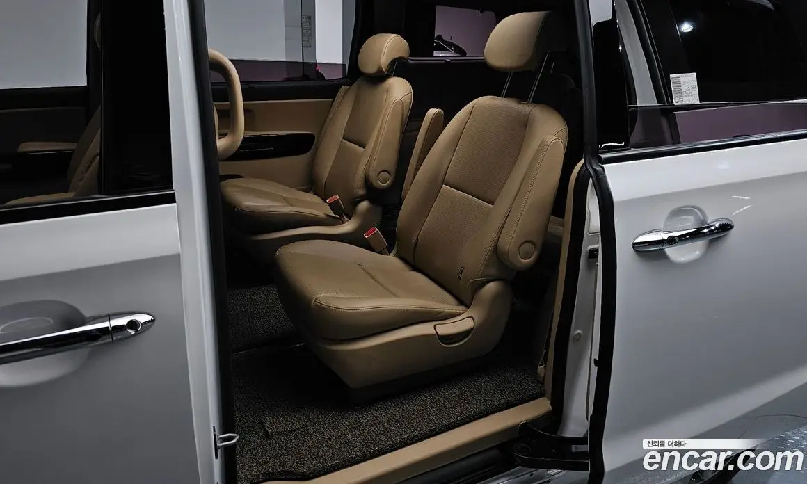 Kia Carnival 2018 2.2 автомат (гидро), фото 15 Kia Carnival 2018 2.2 автомат (гидро), фото 15