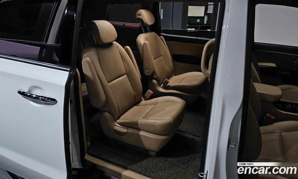 Kia Carnival 2018 2.2 автомат (гидро), фото 17 Kia Carnival 2018 2.2 автомат (гидро), фото 17