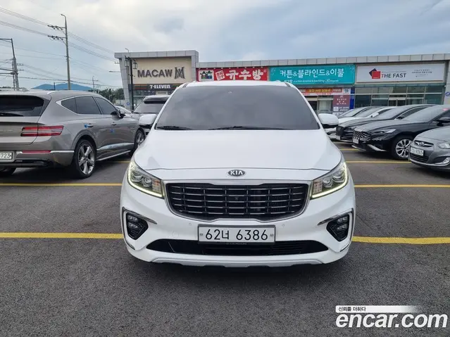Kia Carnival 2018 2.2 автомат (гидро), миниатюра 2
