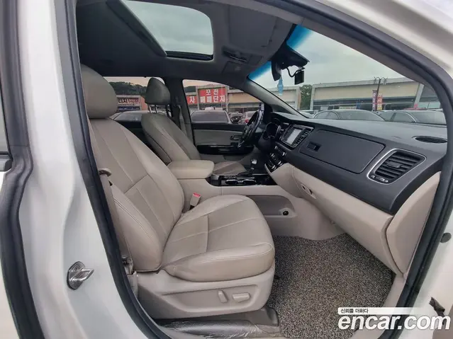 Kia Carnival 2018 2.2 автомат (гидро), миниатюра 5