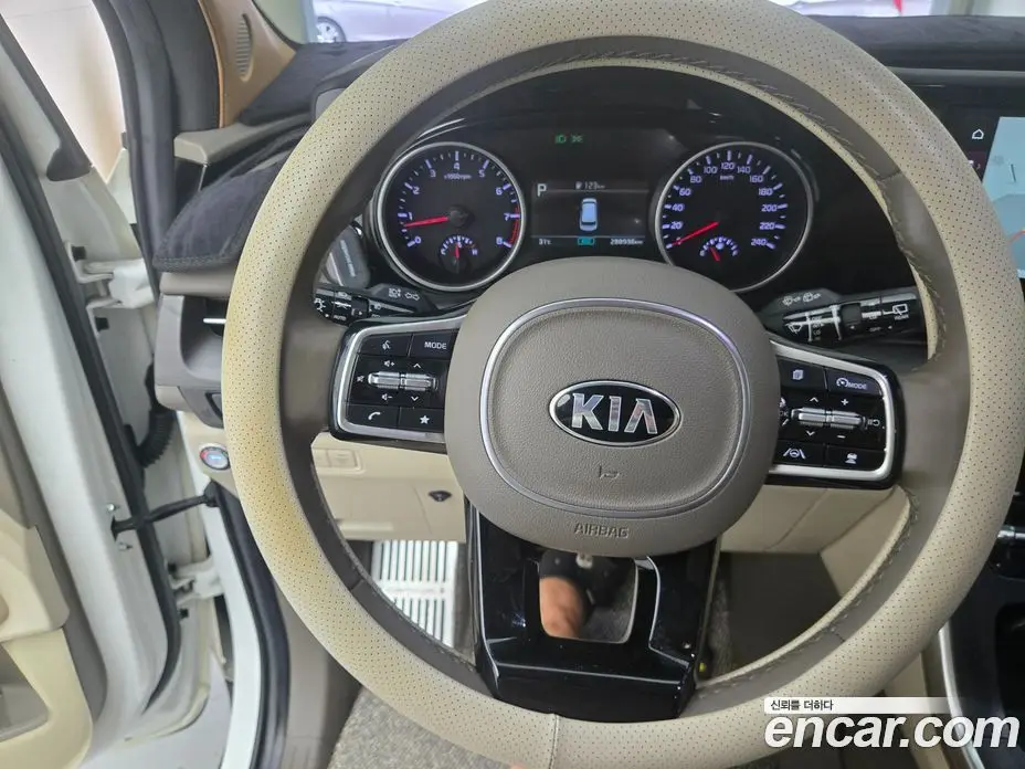 Kia Carnival 2021 3.5 автомат (гидро), фото 12