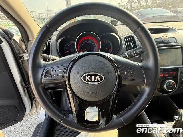 Kia Porte 2012 1.6 автомат (гидро), миниатюра 12
