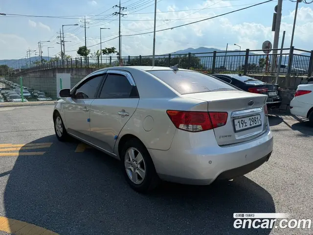 Kia Porte 2012 1.6 автомат (гидро), миниатюра 3