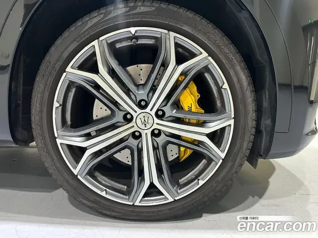 Maserati Levante 2023 3.0 автомат (гидро), миниатюра 5