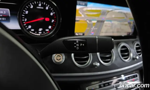 Mercedes-Benz E-Class 2017 2.0 автомат (гидро), миниатюра 9