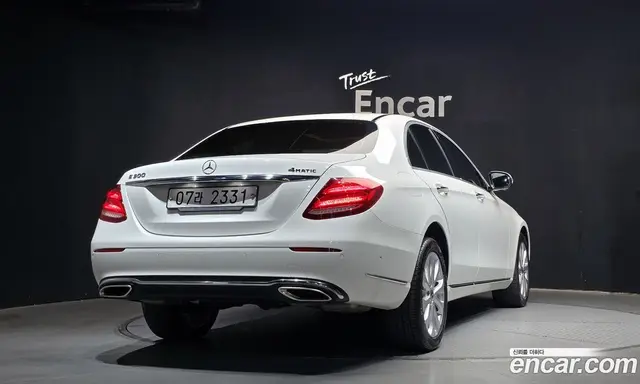 Mercedes-Benz E-Class 2018 2.0 автомат (гидро), миниатюра 2