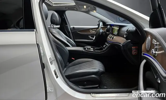 Mercedes-Benz E-Class 2018 2.0 автомат (гидро), миниатюра 11