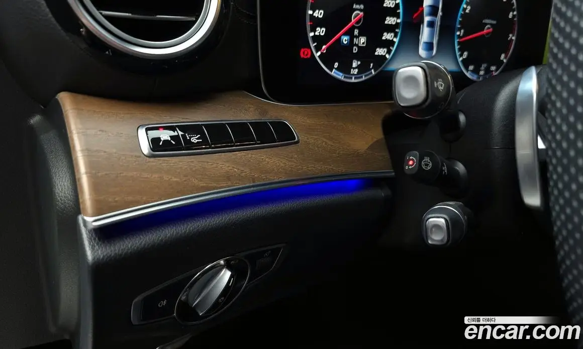 Mercedes-Benz E-Class 2018 2.0 автомат (гидро), фото 16