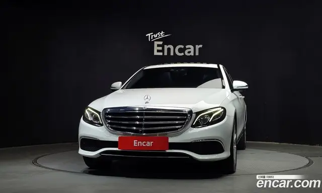 Mercedes-Benz E-Class 2018 2.0 автомат (гидро), миниатюра 3