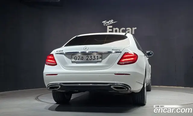 Mercedes-Benz E-Class 2018 2.0 автомат (гидро), миниатюра 4