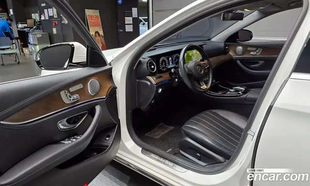 Mercedes-Benz E-Class 2018 2.0 автомат (гидро), миниатюра 10