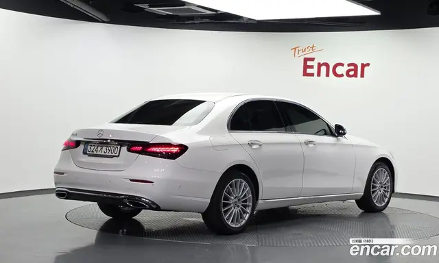 Mercedes-Benz E-Class 2021 2.0 автомат (гидро), миниатюра 2
