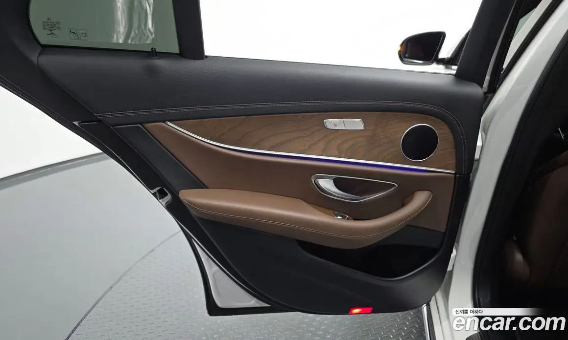 Mercedes-Benz E-Class 2021 2.0 автомат (гидро), фото 15